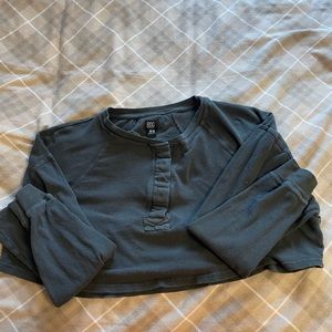 Cropped long sleeve tee shirt